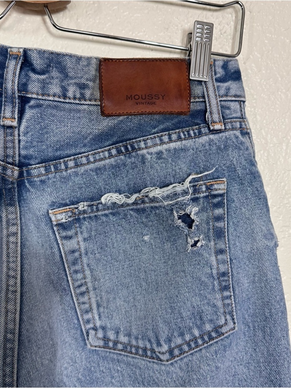 Moussy Vintage Odessa Distressed Wide Straight Leg in Blue Size 26 - Picture 9 of 11